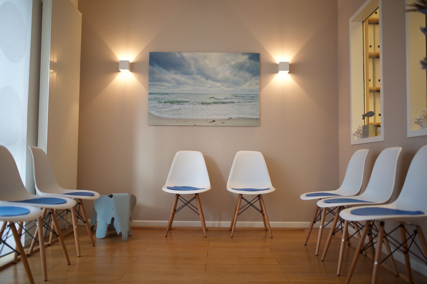 Wartezimmer Kieferorthopäde KFO am Grindel
